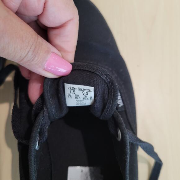 Classic black Vans size 9 lace up shoes main image 5